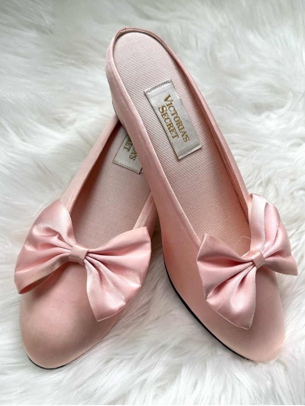 Vintage Victoria's Secret Westgate pink satin slip-on slippers size 9/10